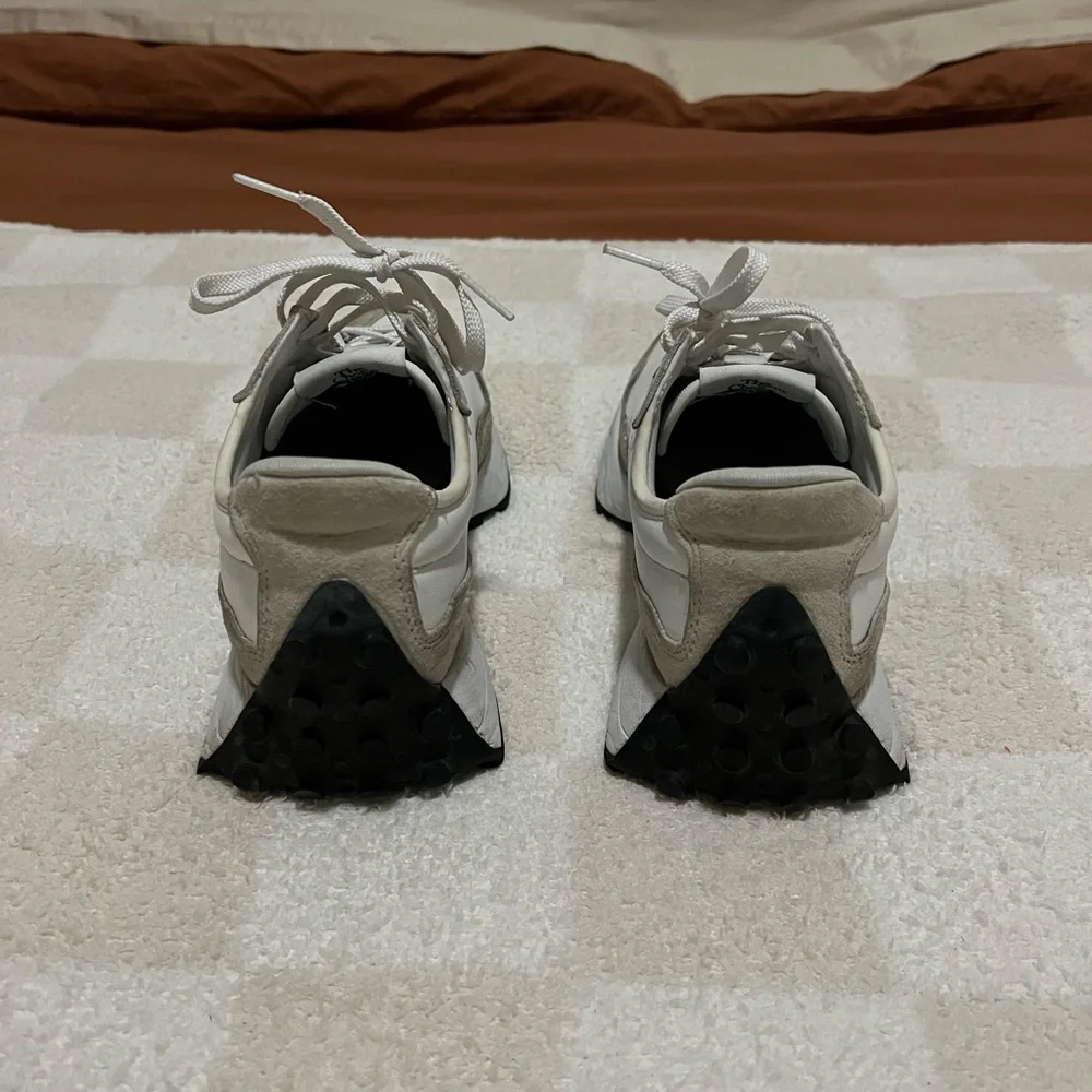 New Balance 327 - Picture 4 of 5